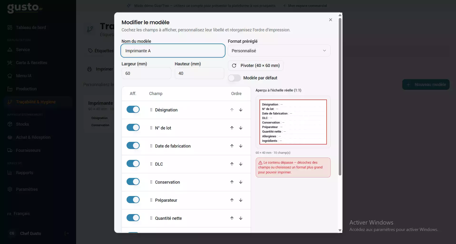 Capture d'écran du panneau de configuration pour créer un modèle d'étiquettes avec l'alerte rouge de dépassement de contenu et le choix du format personnalisé.