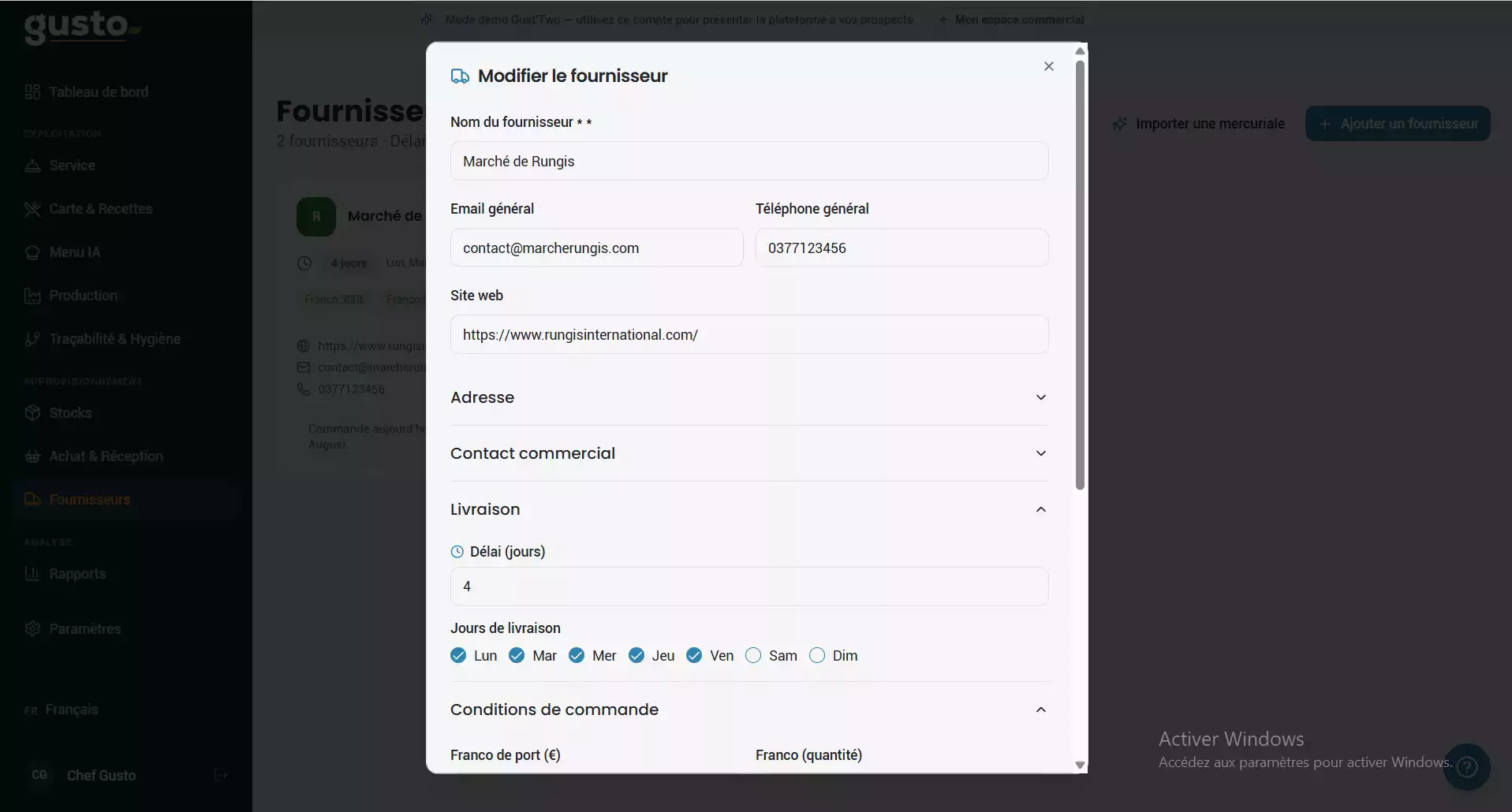Graphique montrant la baisse des erreurs de livraison grâce à une fiche fournisseur bien complétée dans un logiciel d'approvisionnement.